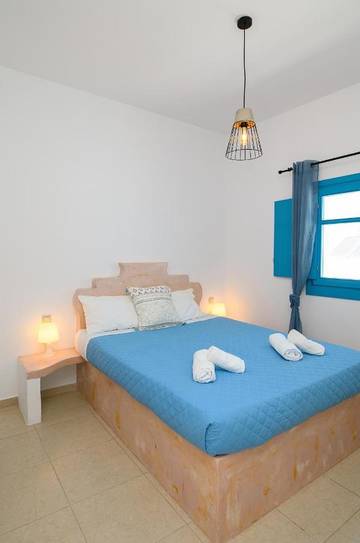 Gîte pour 3 personnes, avec terrasse et vue dans Egíali