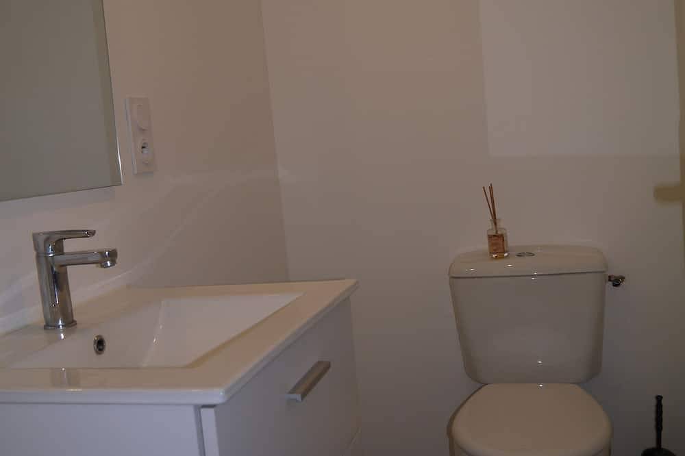House on enclosed land of 1100 m2, 200 m from the beach Correjou dog accepted in Plouguerneau, Brest region