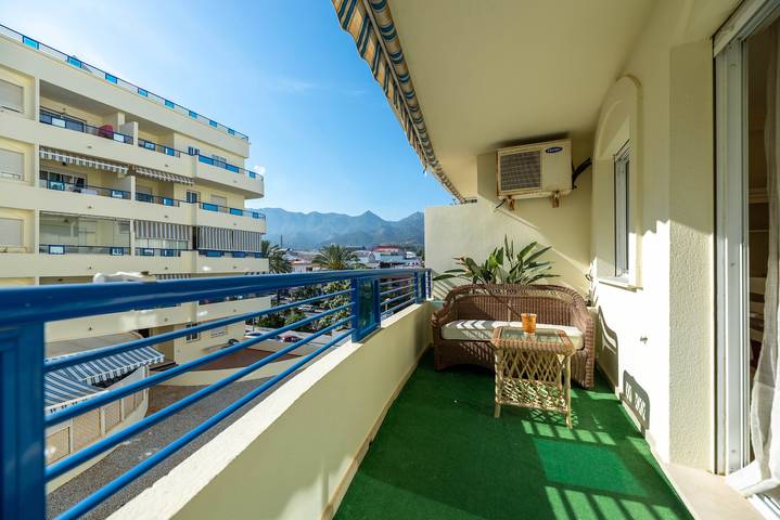 Entire apartment, Holiday Apartment "Banana" with Sea View, Shared Pool & A/C in Marbella Centre, Marbella