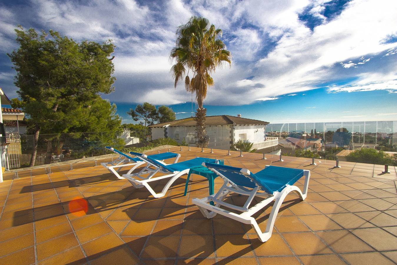 Vistas, playa, piscina y suite para invitados in Calafell, Costa Dorada