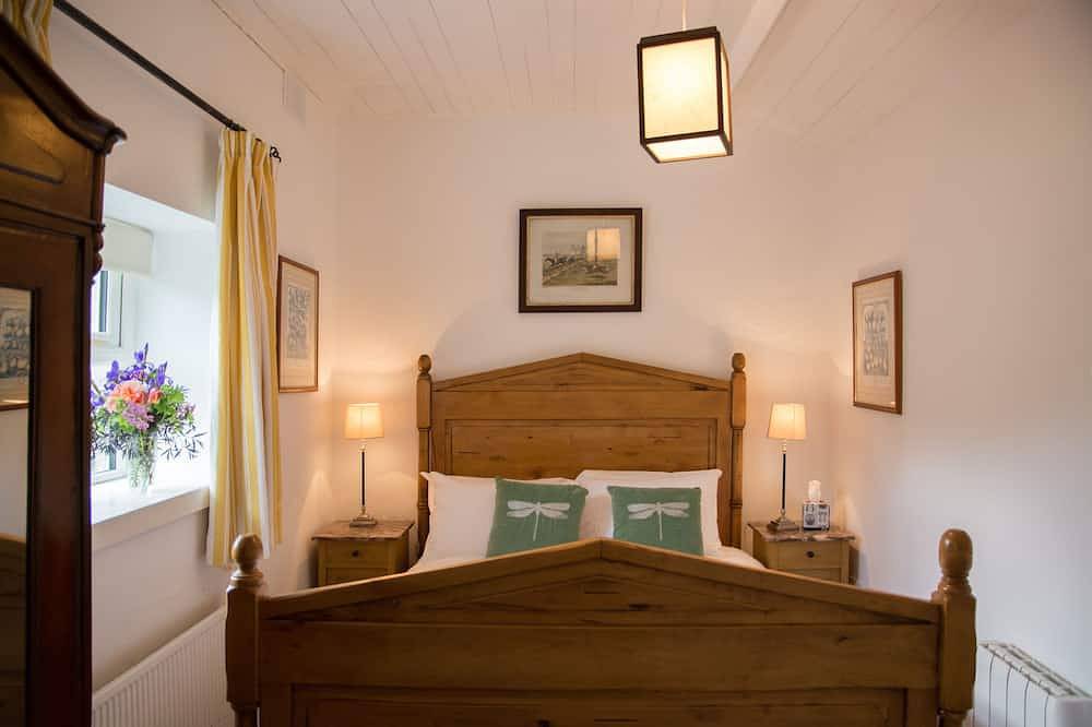 Truly authentic Walled Garden Cottage. in Nenagh, Lough Derg