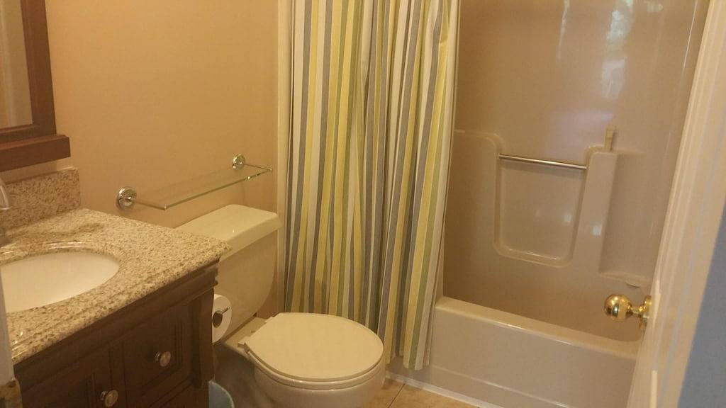 Ganze Wohnung, Gemütliche Loon Inn Condo # 2-Wifi, Ac, Innen- / Außenpools, Fp, Deck-Town Center für 6 Personen in Lincoln (NH), Franconia Notch