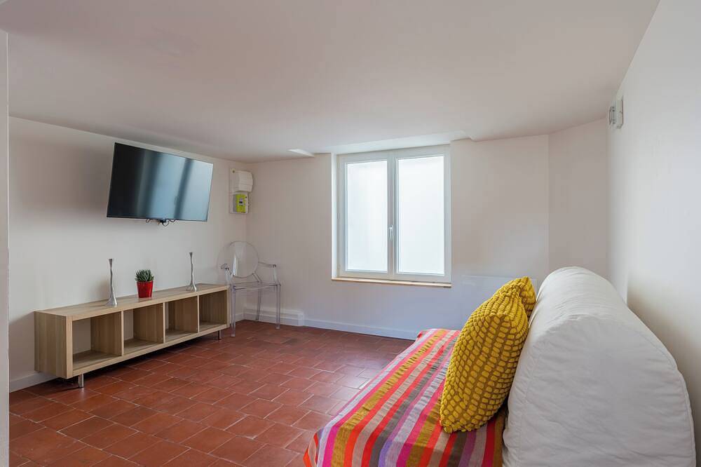 Completely renovated townhouse 10 minutes from downtown in Niort, Niort und Umgebung