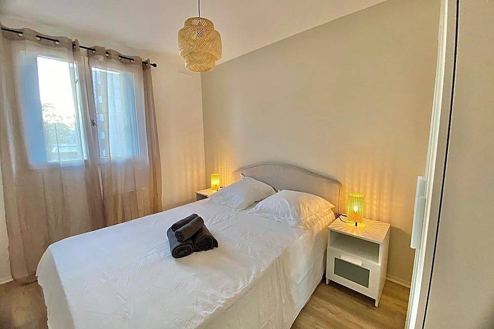 Entire apartment, Modern 3 bedrooms, train, tramway, airport in Nice (France), Nice region