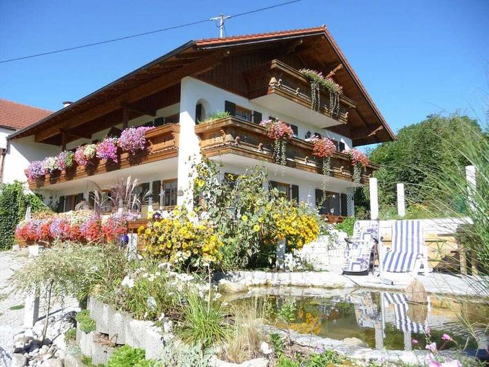 Bauernhof für 3 Personen, mit Balkon und Garten in Hopferau