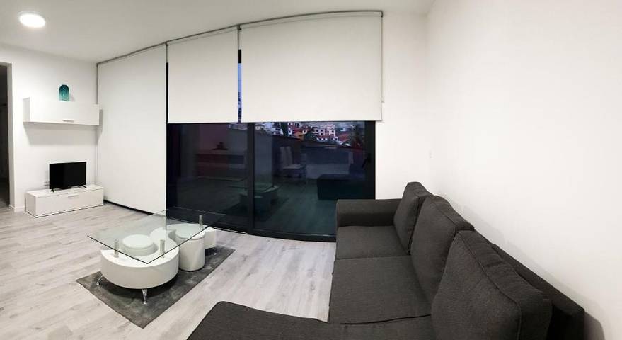 Ganze Wohnung, Ferienwohnung für 6 Personen mit Pool in Câmara de Lobos, Madeira