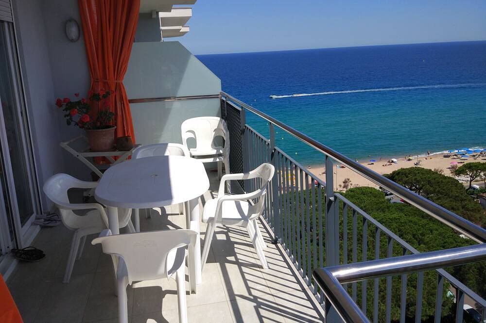 Ganze Wohnung, Beachfront Penthouse in Els Pins Blanes, Blanes