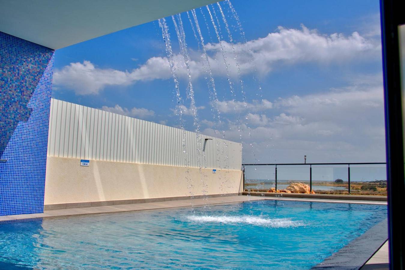Villa Ria Alvor – Pool, Jacuzzi, Sauna and Panoramic Views in Mexilhoeira Grande, Faro District