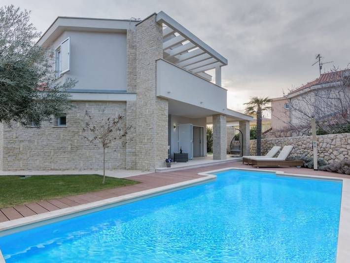 Location de vacances pour 9 personnes, avec piscine et jardin à Gajac