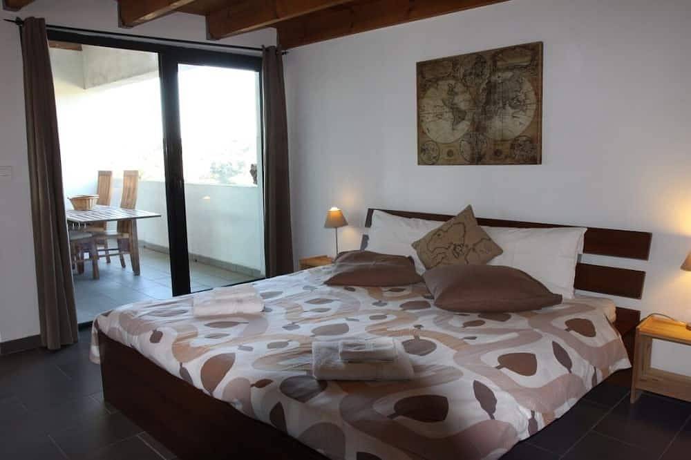 Appartement entier, Jours de vigne - Appartement contemporain pour 8 personnes in Villegailhenc, Région de Carcassonne