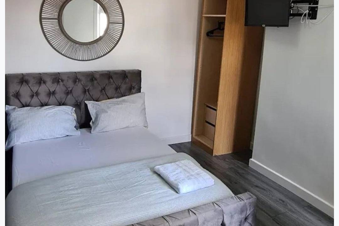 Salford - House - Sleeps 4 - Parking in Grand Manchester