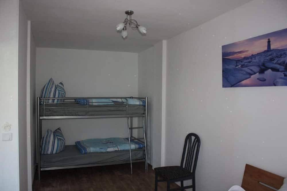 Appartement entier, Ferienwohnung Neuendorf für 1 - 9 Personen mit 2 Schlafzimmern - Trampolin, Boot in Neuendorf (Saal), Saal