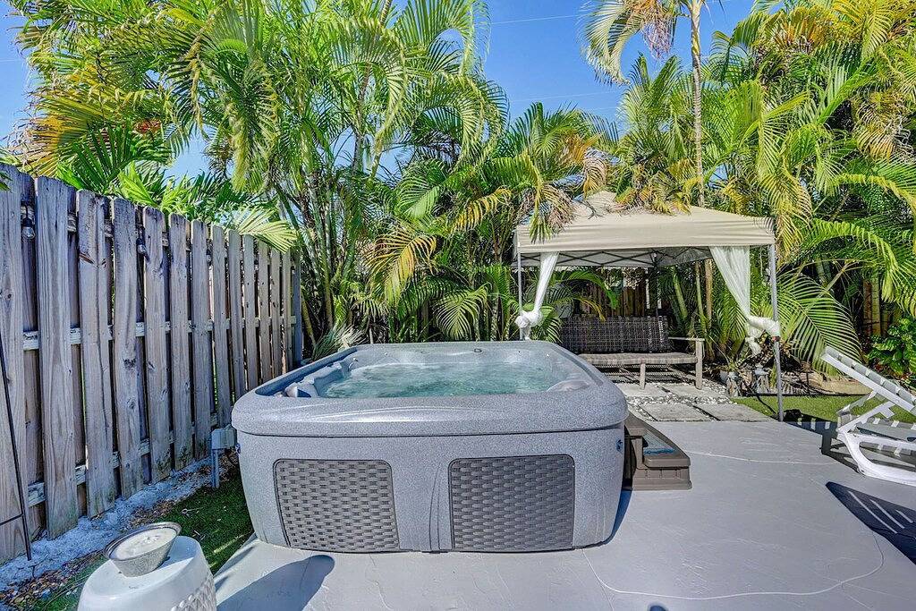 Wonderful 4Br & 3Ba Villa Heated Pool near Beach in Hollywood (Florida), Broward County