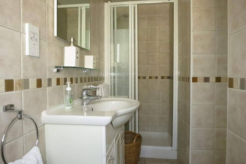 Luxusvilla mit privatem Pool, gepflegtem Garten und Meerblick in Πισσούρι, Südzypern