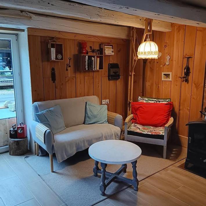 Gîte pour 4 personnes, avec terrasse dans Légna