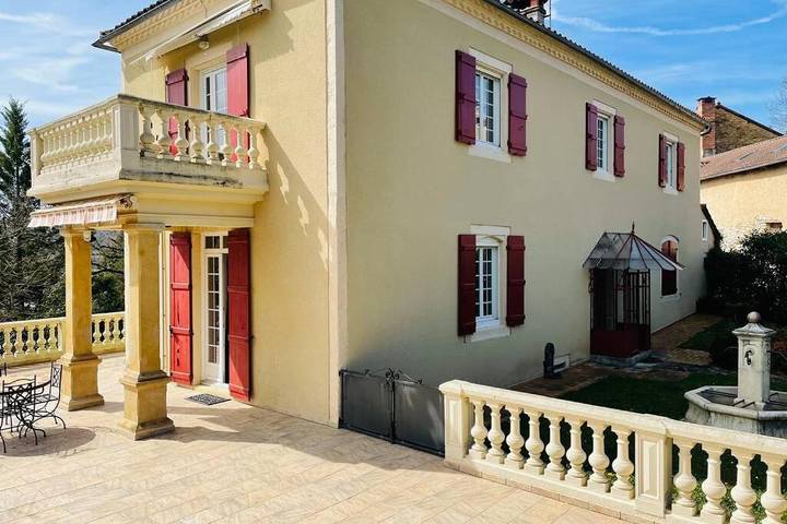 Villa pour 8 personnes, avec vue ainsi que jardin et balcon