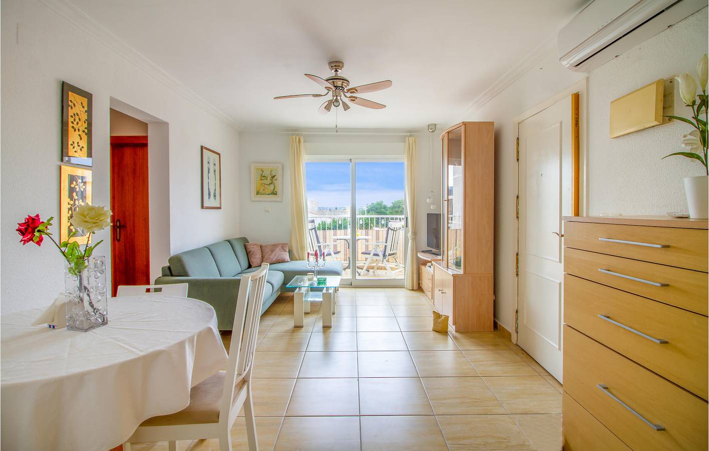 Hel ferieleilighet, Ferieleilighet for 4 personer med badebasseng in El Chaparral, Torrevieja