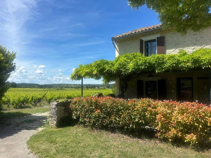 Location de vacances pour 4 personnes, avec jardin à Uchaux