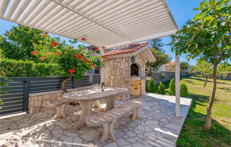 Reizende 2-Zimmer-Wohnung mit Pool in der Nähe des Flusses Ričina in Imotski, Makarska Riviera
