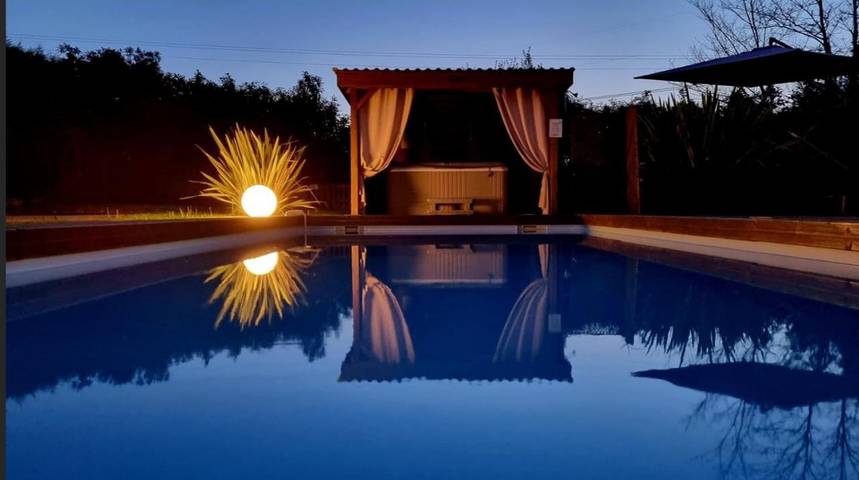 Chambre d’hôte pour 6 personnes, avec Terrasse et Jacuzzi ainsi que Jardin et Piscine