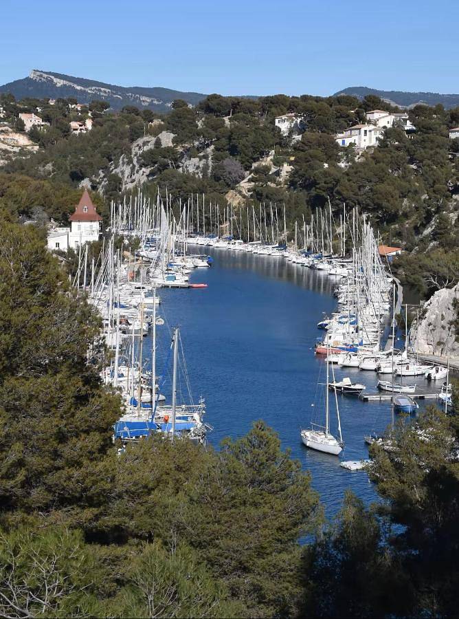 Location de vacances pour 2 personnes, avec jardin et vue dans Calanque De Port Pin Cassis - 2