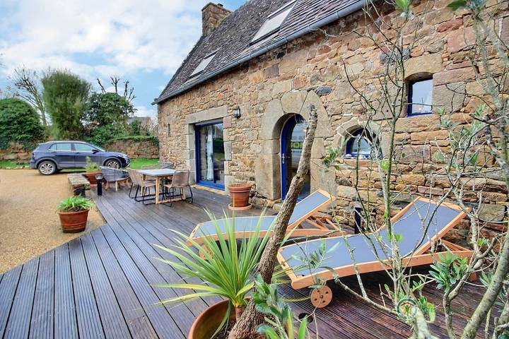 Gîte pour 5 personnes, avec jacuzzi et sauna ainsi que jardin et terrasse, animaux acceptés à Kermaria-Sulard - 2