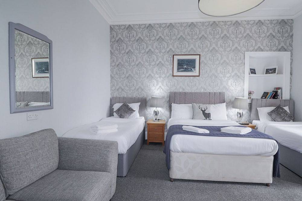 Glenspey, pet friendly, character holiday cottage in Kingussie in Kingussie, Cairngorms National Park