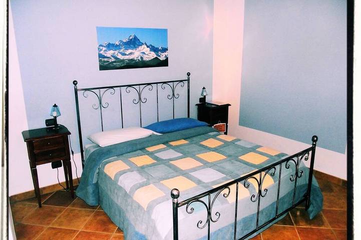 Chambre d’hôte pour 2 personnes, avec jardin à Revello