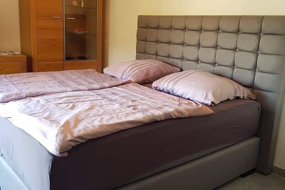 Ganze Wohnung, Schöne Ferienwohnung Balkon/Rheinblick: Rhein, Rheinsteig, Wandern Boxspringbett in Kamp-Bornhofen, Mittelrhein