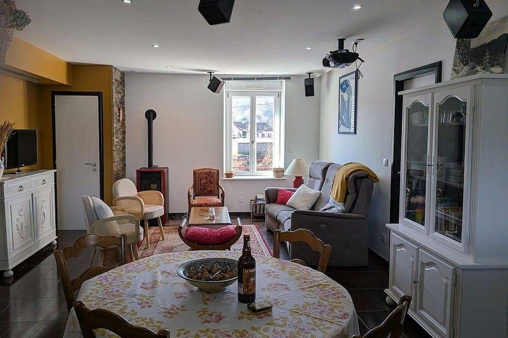 Entire apartment, Peaceful apartment near center - 4 guests in Remiremont, Épinal region