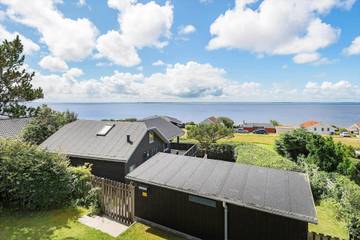 Ferienhaus für 6 Personen, mit Whirlpool und Terrasse in Sjelborg