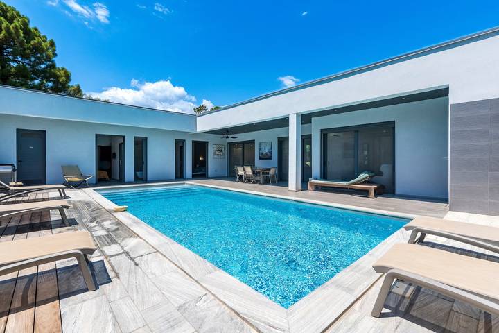 Villa pour 6 personnes, avec piscine ainsi que terrasse et jardin - 1