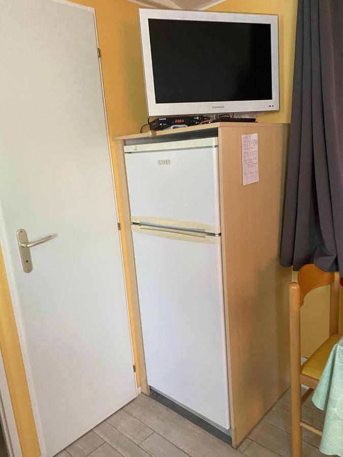 Camping pour 5 personnes, avec terrasse et piscine, animaux acceptés