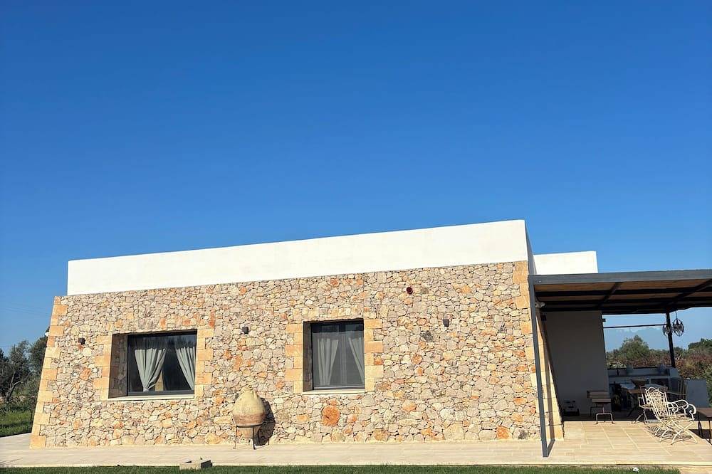 Cin It075030C200118473 Elegant and modern villa with swimming pool. in Galatone, Golf von Tarent