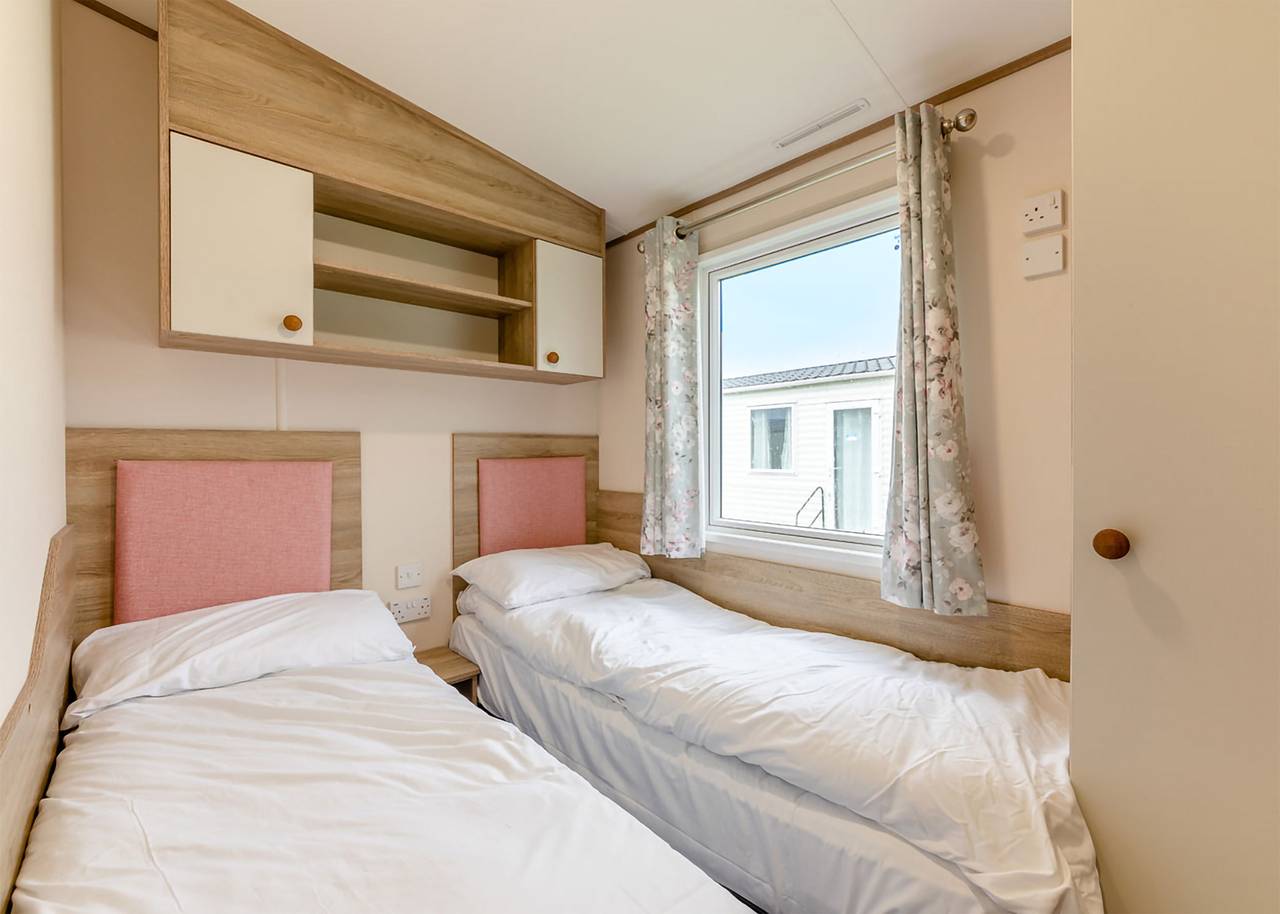 Silver 3 Bedroom Caravan, Sleeps 8 in Shanklin, Wight