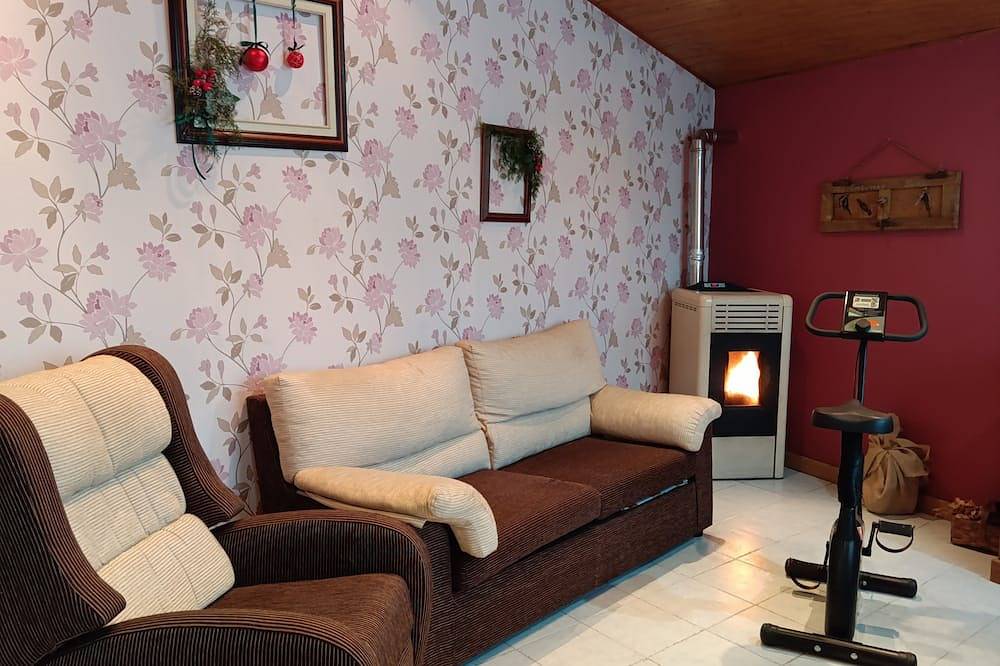 Entire apartment, Apartment \"Casa Albi\" 6km from Laciana Valley Ski Resort. in Caboalles de Abajo, Villablino