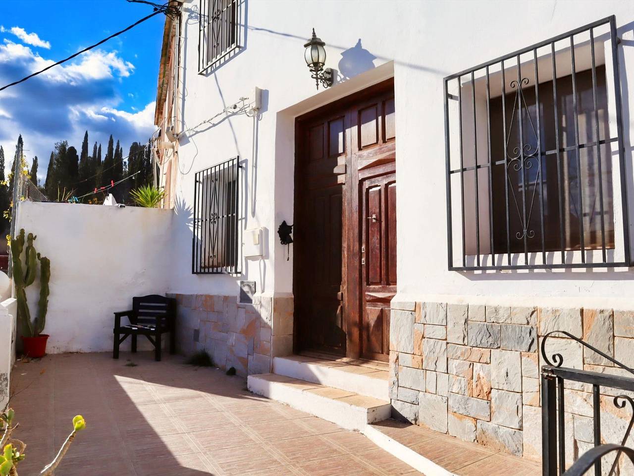 Casa de pueblo con terraza y vistas, 3 dormitorios, admite mascotas in Callosa de Ensarriá, Costa Blanca