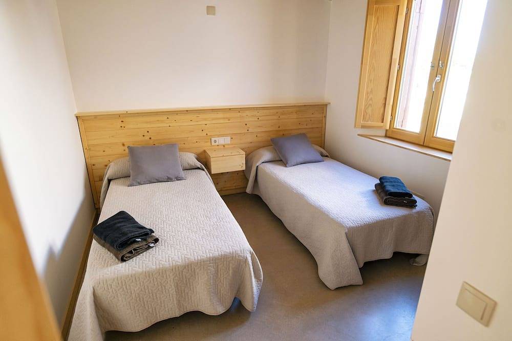Can Mireia Arnes · Els Ports · Free Swimming Pool in Arnes, Terra Alta