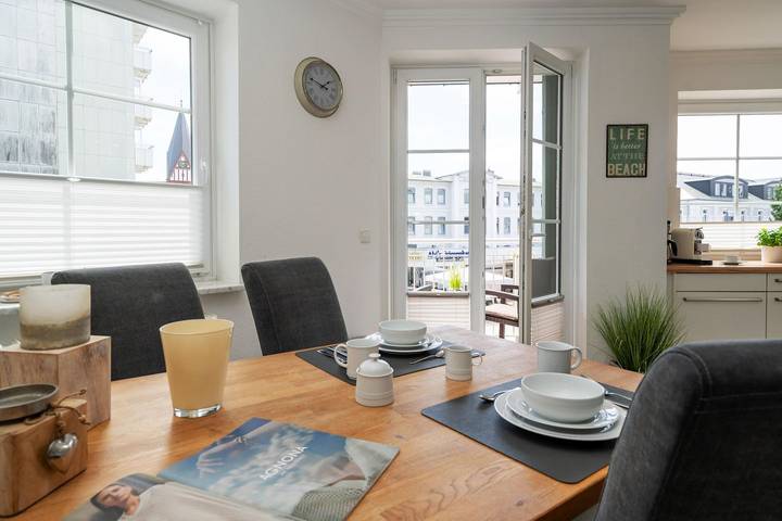 Ganze Wohnung, Modernes und zentrales App. für 4 Personen mit Balkon, Pkw-Stellplatz, WLAN. in Westerland, Sylt (Gemeinde)