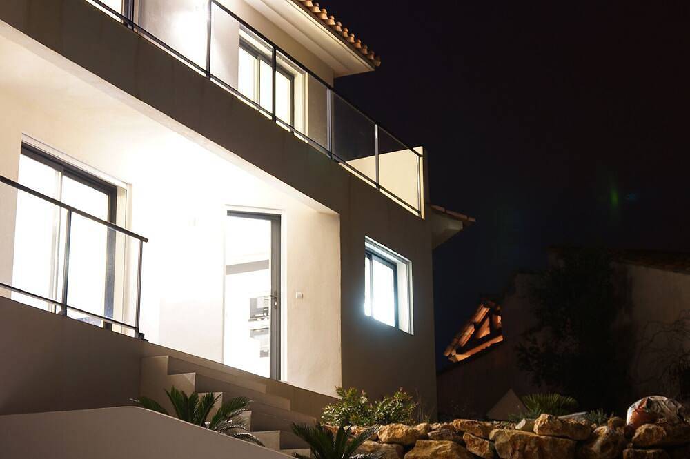 Geräumige Villa, Pool, Meer- und Bergblick, 4 Schlafzimmer, 8 Schlafplätze in Les Adrets-de-l'Estérel, Massif de l'Esterel