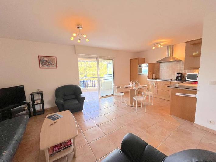 Gîte pour 6 personnes, avec terrasse dans Plage D Aigue Bonne - 3