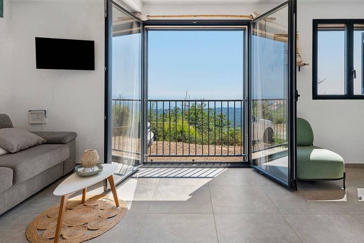 Apartamento entero, Apartamento 'Nucciola' con vistas al mar, jardín privado y aire acondicionado in Cervione, Región de Corte