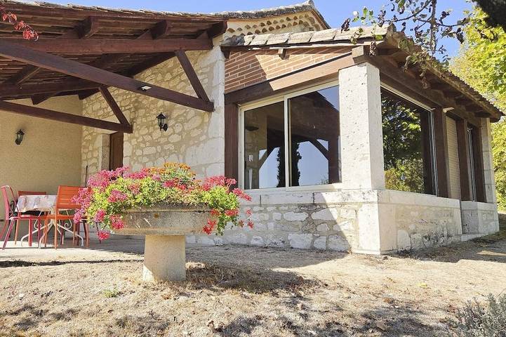 Location de vacances pour 4 personnes, avec Balcon et Jardin à Lhospitalet