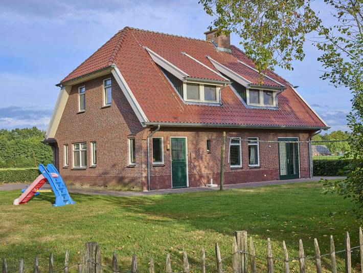 Vakantiehuis voor 13 personen, with tuin and whirlpool as well as terras - 1