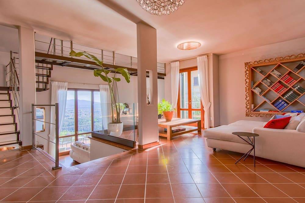 Splendida villa indipendente per 9 persone con A/C, piscina privata, Wifi, Tv e balcone in Montecatini Terme, Provincia di Pistoia