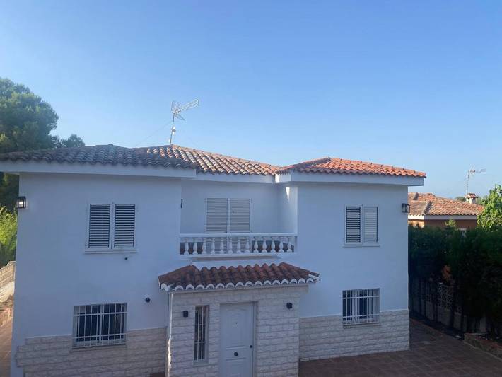 Casa de vacaciones para 11 personas, con piscina además de vistas y balcón - 1