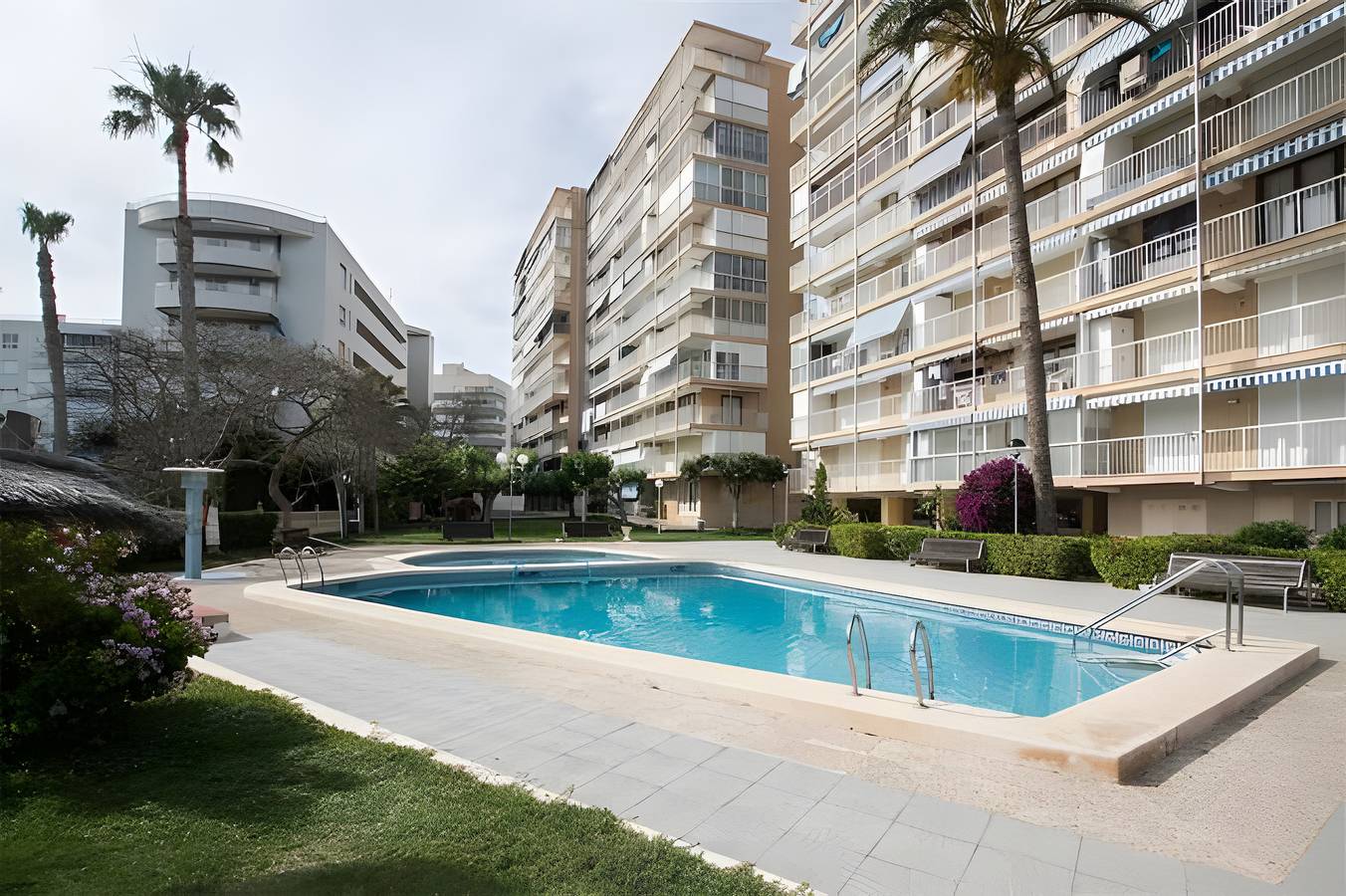 Apartamento entero, Apartamento 'Primera Linea De Playa' con vistas al mar, Wi-Fi y aire acondicionado in Campello, Costa Blanca