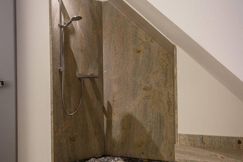 Ganze Wohnung, Lichtdurchflutetes Maisonette 90qm mit Balkon -Vorort der Weinmetropole Würzburg in Rottendorf, Romantische Straße
