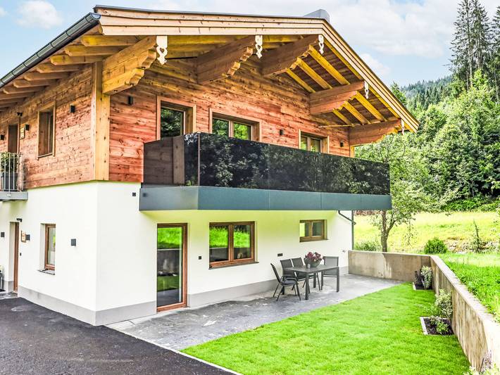 Vakantiewoning voor 4 personen, with uitzicht and terras as well as tuin in Leogang