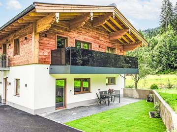 Ferienwohnung für 4 Personen, mit Garten und Ausblick sowie Terrasse in Leogang